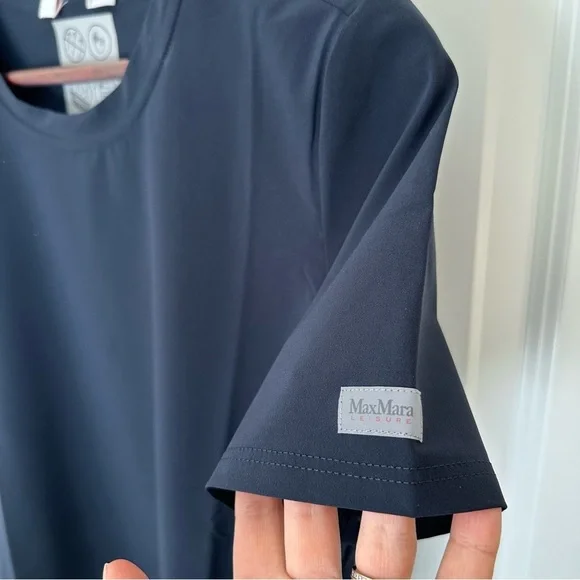 MaxMara Leisure label cut technic breathable t-shirt. Size: Small US2/4 160/84A